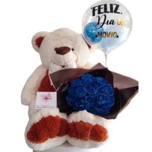 Oso grande, de rosas azules