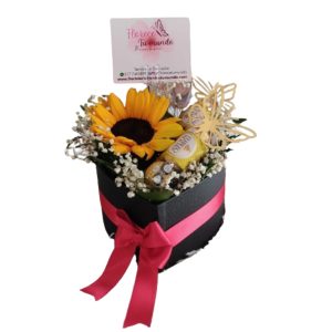 Corazon con girasol y ferreros- floristeria cali