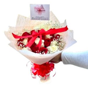 Arreglo buchon en rosas blancas y roja -floristeria cali