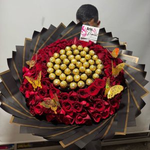 Ramo Buchon espectacular de rosas y chocolates ferreros- floristeria cali