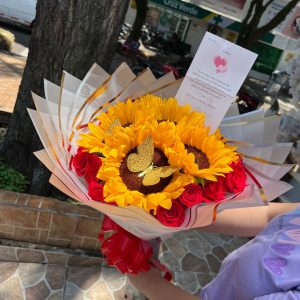 Ramo buchon co rosas y girasoles- Floristeria en cali