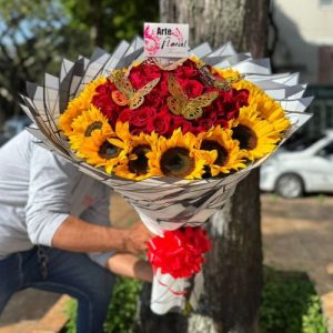 Bouchon de rosas rojas y girasoles- Floristeria en cali