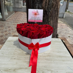 Corazón en rosas rojas- floristeria cali