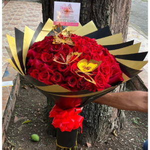 Ramo buchón en rosas rojas- floristeria cali