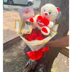 A- Ramos buchón en rosas, chocolate y peluche