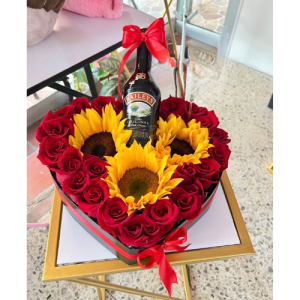 Corazón de rosas, girasoles y licor -Floristeria cali